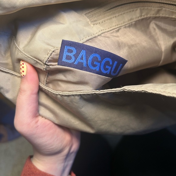 BAGGU Small Nylon Sling Bag In Dove NWOT - Picture 5 of 6